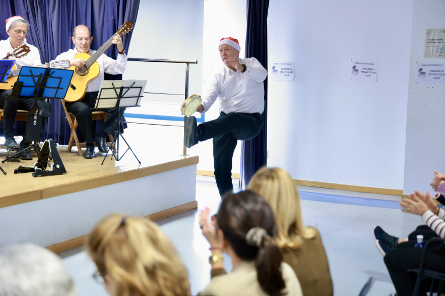 Villancicos intergeneracionales, actuación Rondalla con Cuerdas