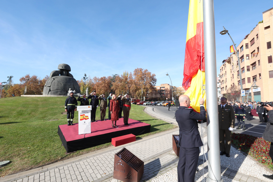 Día de la Constitución, izado de bandera