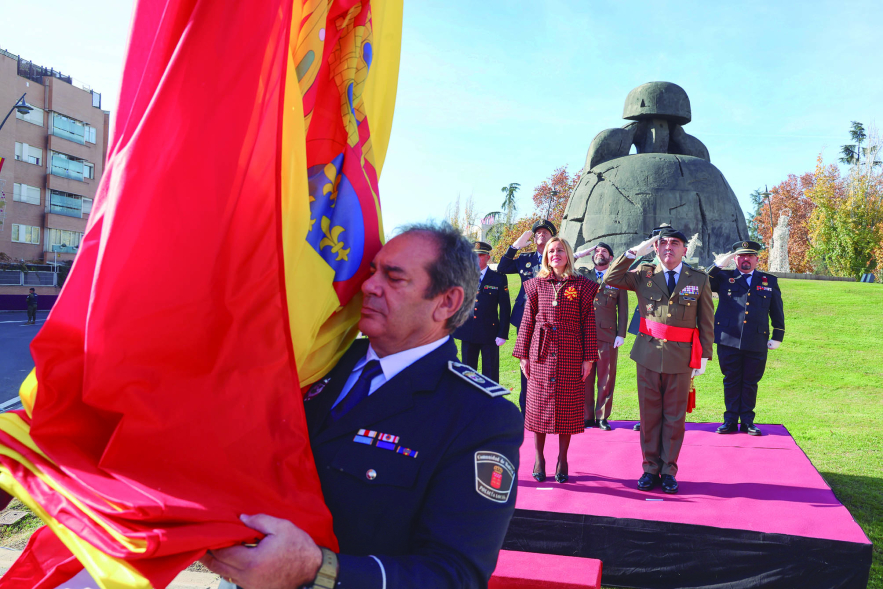 Día de la Constitución, izado de bandera
