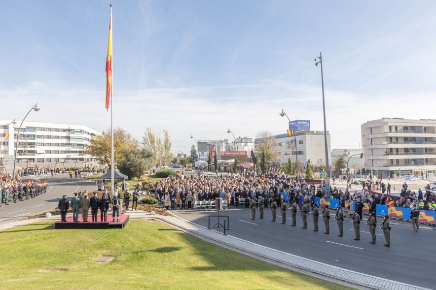 Día de la Constitución, izado de bandera