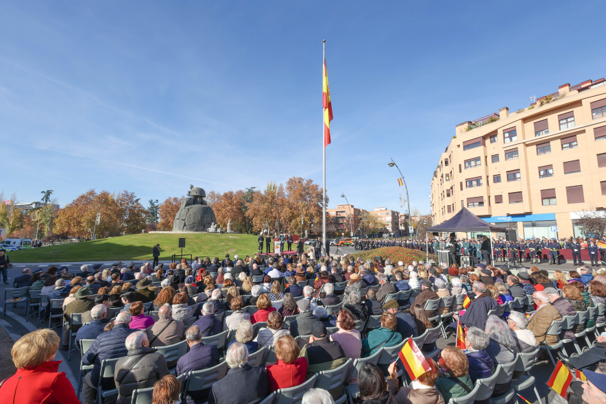 Día de la Constitución, izado de bandera