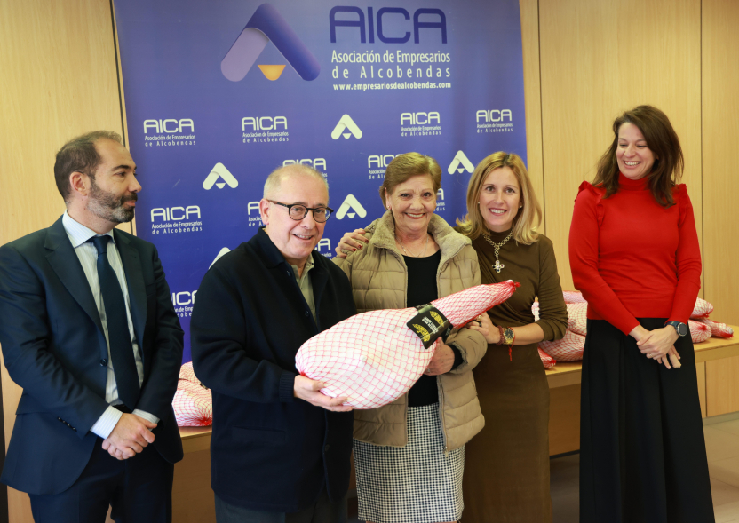 Entrega "Yo para ser feliz quiero un jamón", entrega de jamones