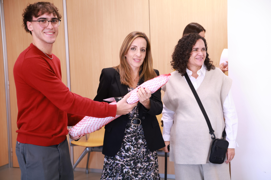 Entrega "Yo para ser feliz quiero un jamón", entrega de jamones