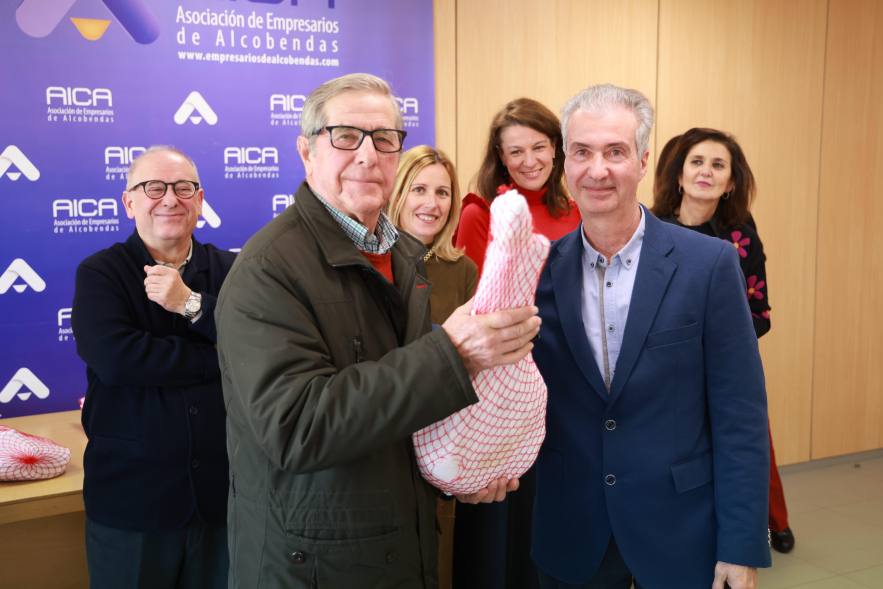 Entrega "Yo para ser feliz quiero un jamón", entrega de jamones