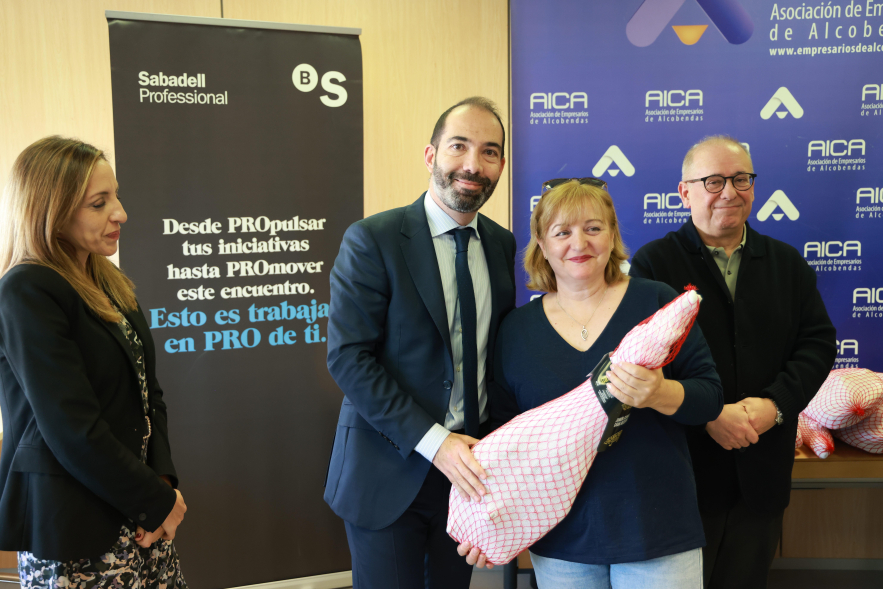 Entrega "Yo para ser feliz quiero un jamón", entrega de jamones