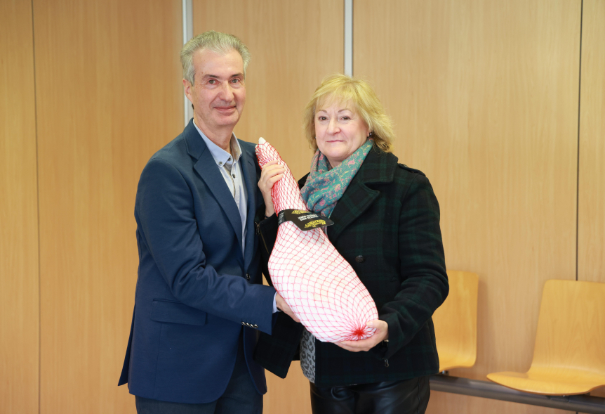 Entrega "Yo para ser feliz quiero un jamón", entrega de jamones