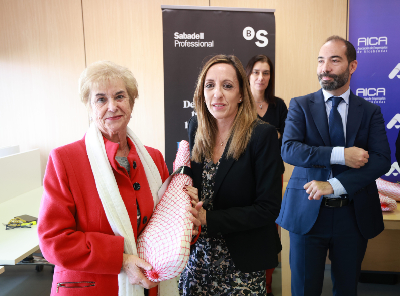 Entrega "Yo para ser feliz quiero un jamón", entrega de jamones
