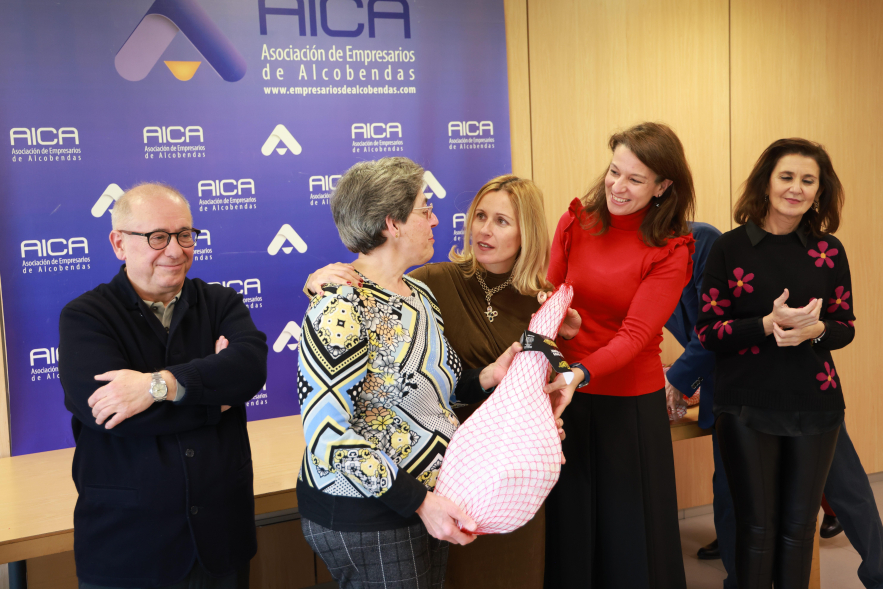 Entrega "Yo para ser feliz quiero un jamón", entrega de jamones