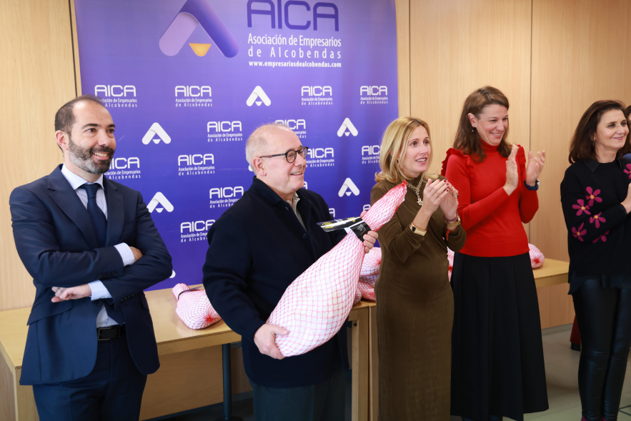 Entrega "Yo para ser feliz quiero un jamón", entrega de jamones