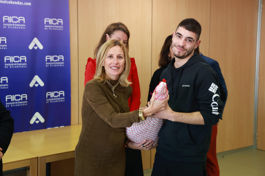 Entrega "Yo para ser feliz quiero un jamón", entrega de jamones