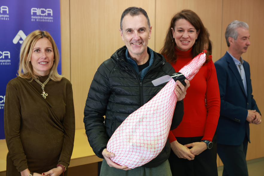 Entrega "Yo para ser feliz quiero un jamón", entrega de jamones
