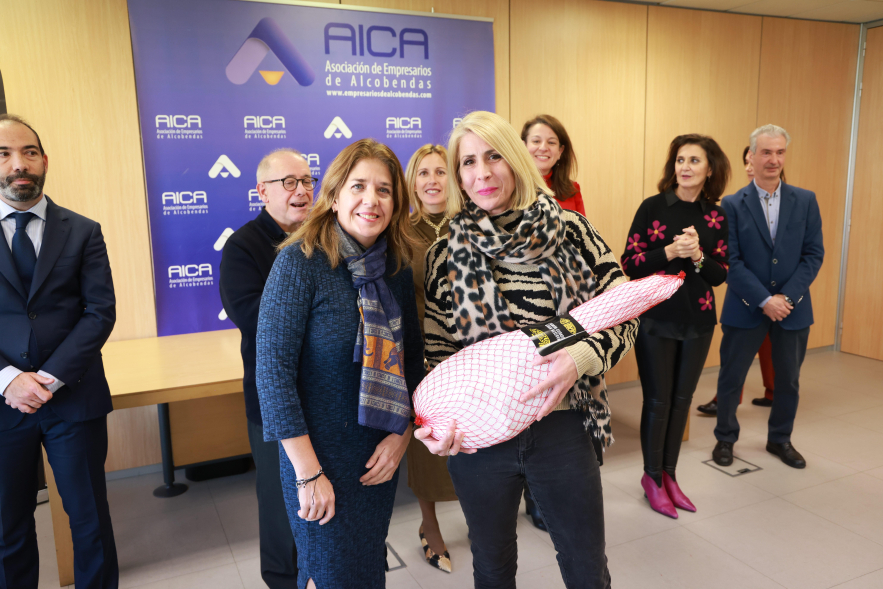 Entrega "Yo para ser feliz quiero un jamón", entrega de jamones
