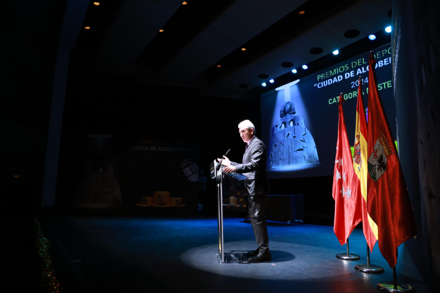 Premios del Deporte "Ciudad de Alcobendas" 2024 Categoría Máster, palabras concejal en atril