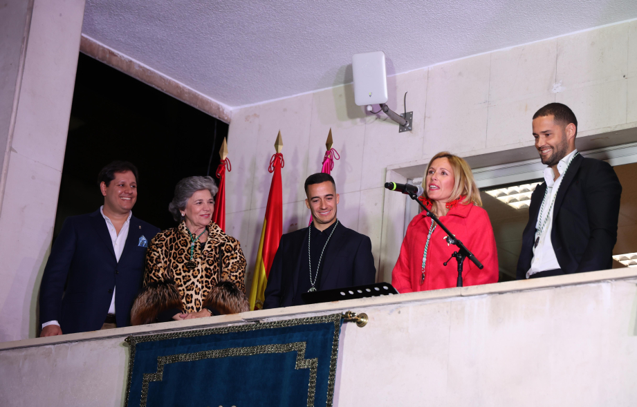 Pregón de las Fiestas de la Virgen de la Paz 2025, alcaldesa y pregoneros en balcón