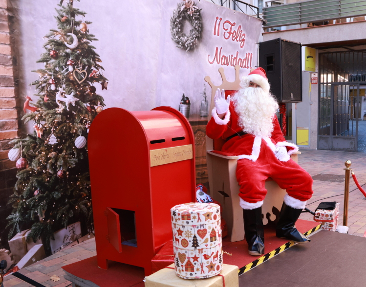 Visita de Papá Noel y Gran Pasacalle de Imagina Kids, Papá Noel en Plaza del Pueblo