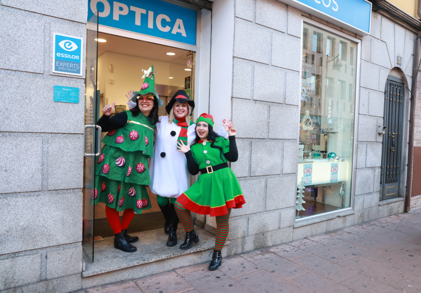 Animación de las calles comerciales, duendes en Distrito Centro