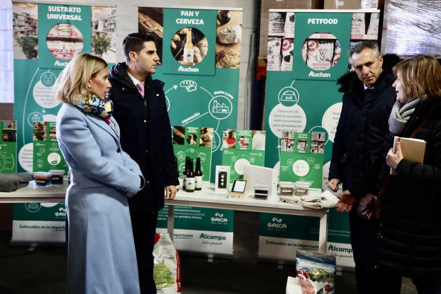 Visita a Alcampo, alcaldesa y consejeros de la Comunidad de Madrid
