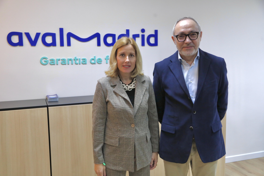 Visita a la oficina de Avalmadrid, alcaldesa y miembro de la empresa