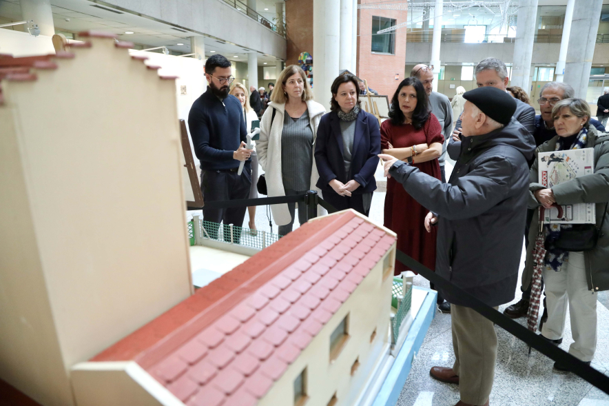 Inauguración exposición I Concurso de Fotografía antigua de Alcobendas, recorrido inaugural