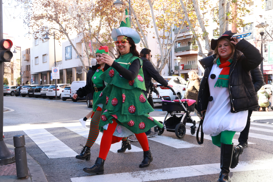Animación de las calles comerciales, duendes en Distrito Centro