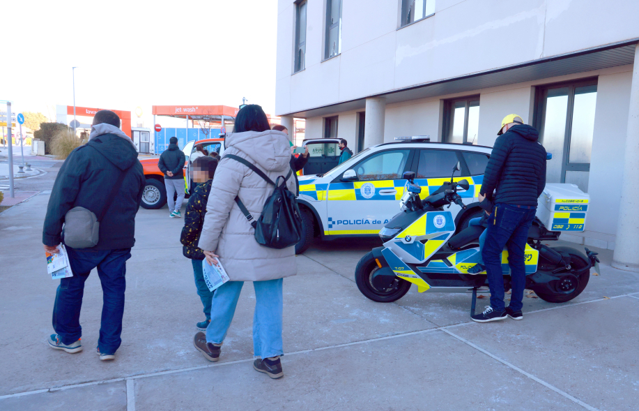 Día de puertas abiertas de la Policía Local, visita a las instalaciones