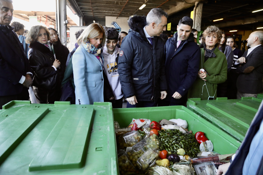 Visita a Alcampo, alcaldesa y consejeros de la Comunidad de Madrid
