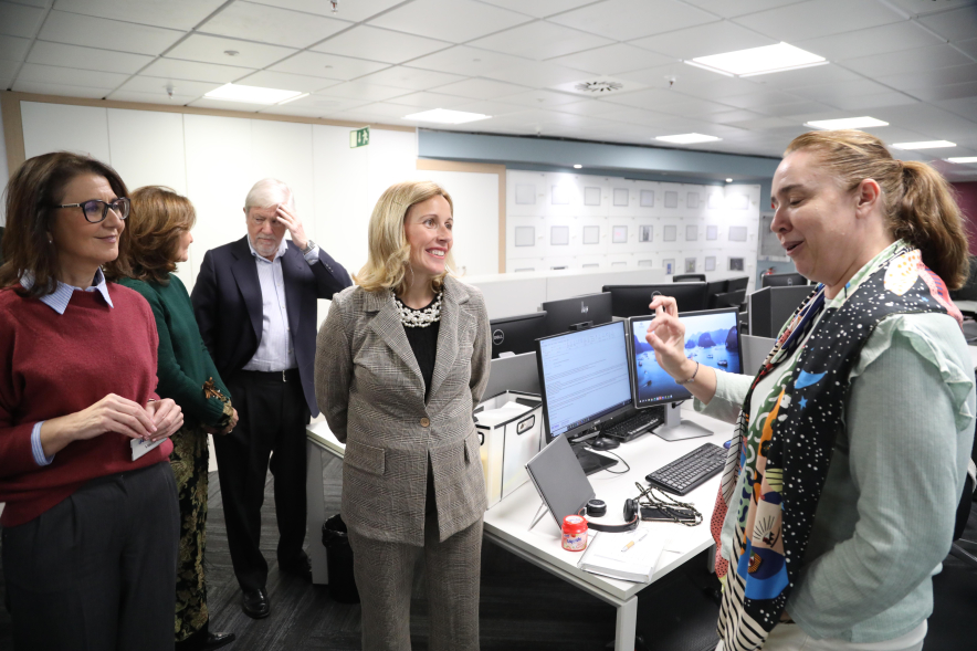 Visita a las empresas Informa D&B y CTI Soluciones, visita alcaldesa y concejal