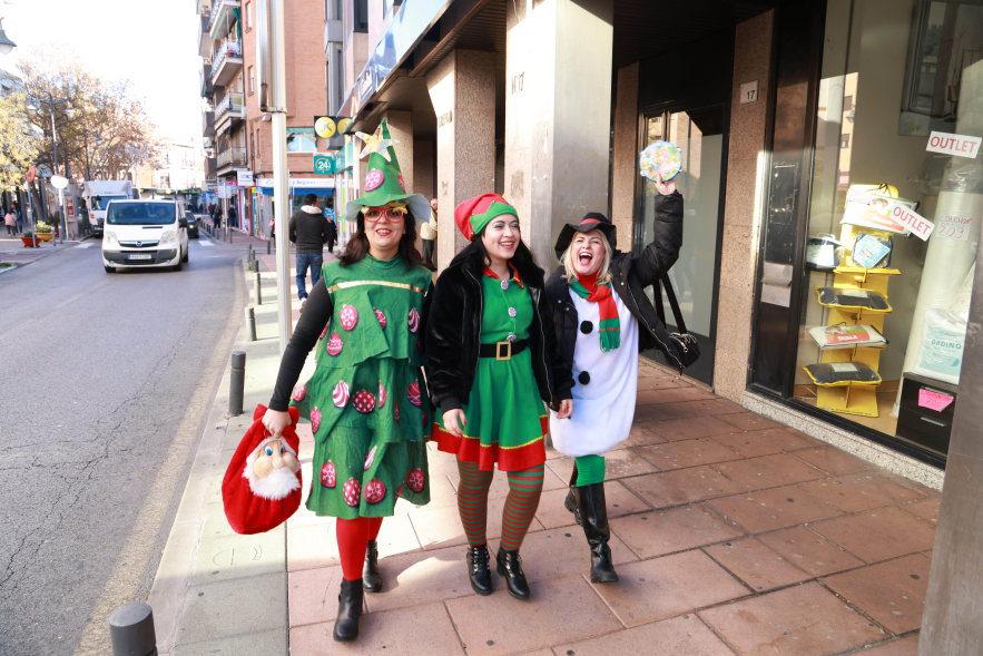 Animación de las calles comerciales, duendes en Distrito Centro