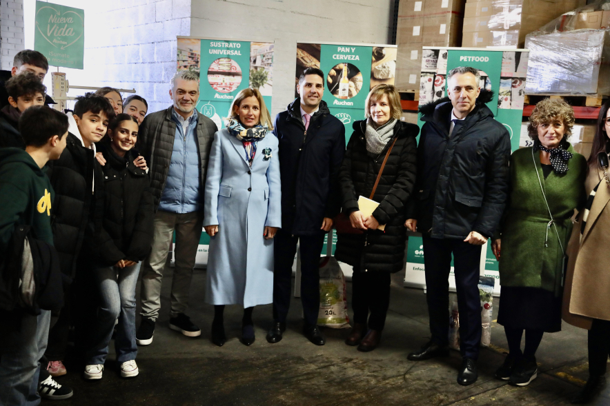 Visita a Alcampo, alcaldesa y consejeros de la Comunidad de Madrid
