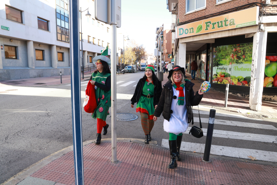 Animación de las calles comerciales, duendes en Distrito Centro