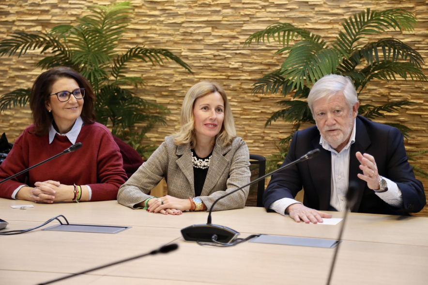 Visita a las empresas Informa D&B y CTI Soluciones, mesa de reuniones
