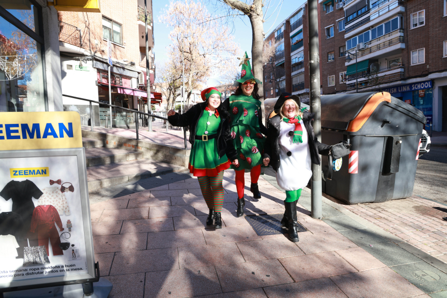 Animación de las calles comerciales, duendes en Distrito Centro