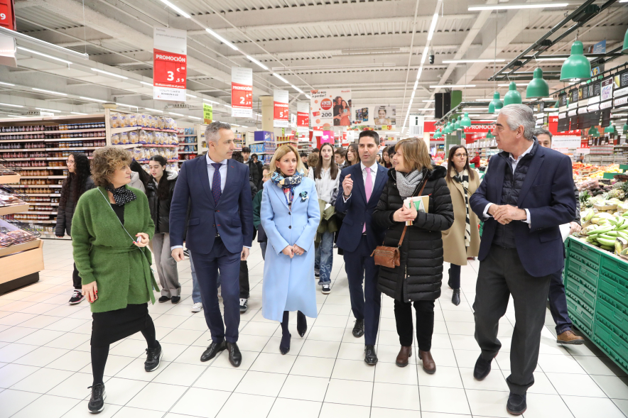 Visita a Alcampo, alcaldesa y consejeros de la Comunidad de Madrid