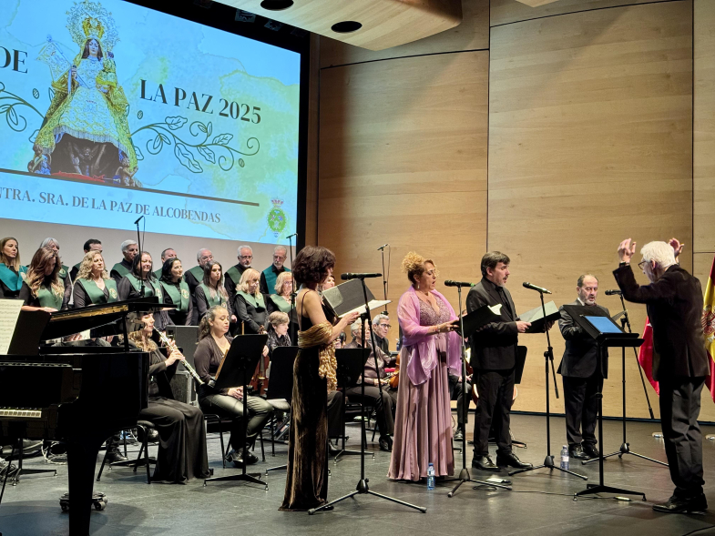 Presentación de las fiestas de la Virgen de la Paz 2025, actuación del Coro de la Hermandad