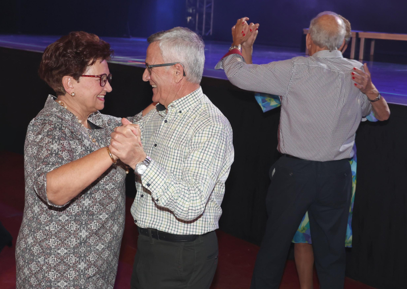 Baile de Mayores, personas mayores bailando