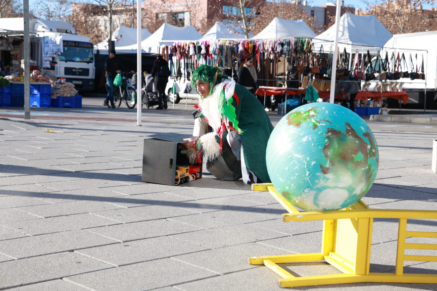 Animación en el Mercadillo Municipal, intervenciones teatralizadas