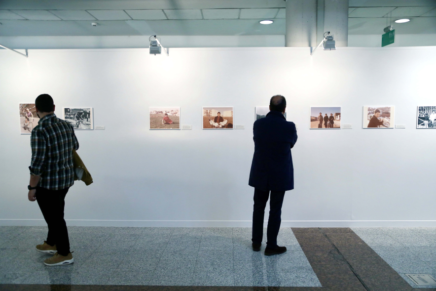Inauguración exposición I Concurso de Fotografía antigua de Alcobendas, Inauguración exposición I Concurso de Fotografía antigua de Alcobendas, personas viendo la exposición viendo la exposición