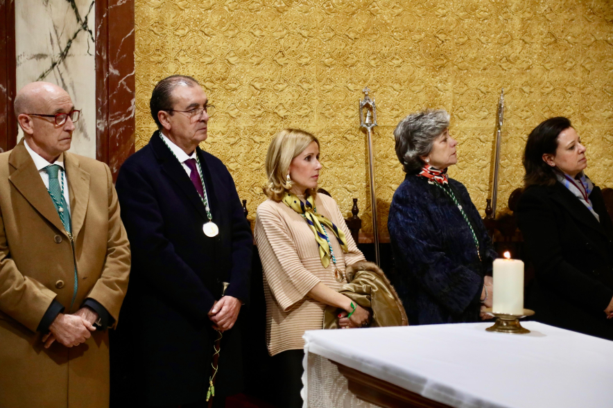Procesión de la Virgen de la Paz, alcaldesa y autoridades en misa iglesia de San Pedro