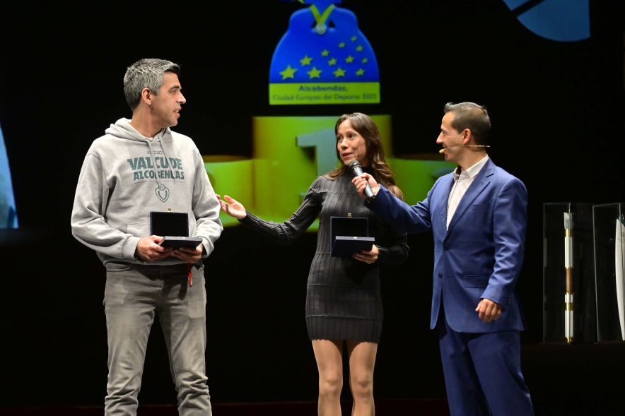 Gala del Deporte 2024, presentador entrevistando a premiados
