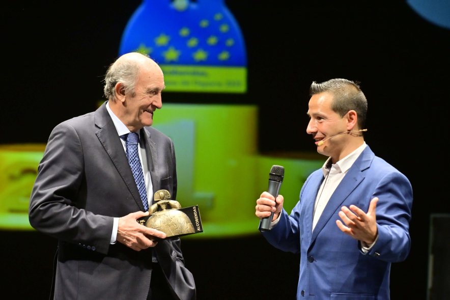 Gala del Deporte 2024, presentador entrevistando a premiado