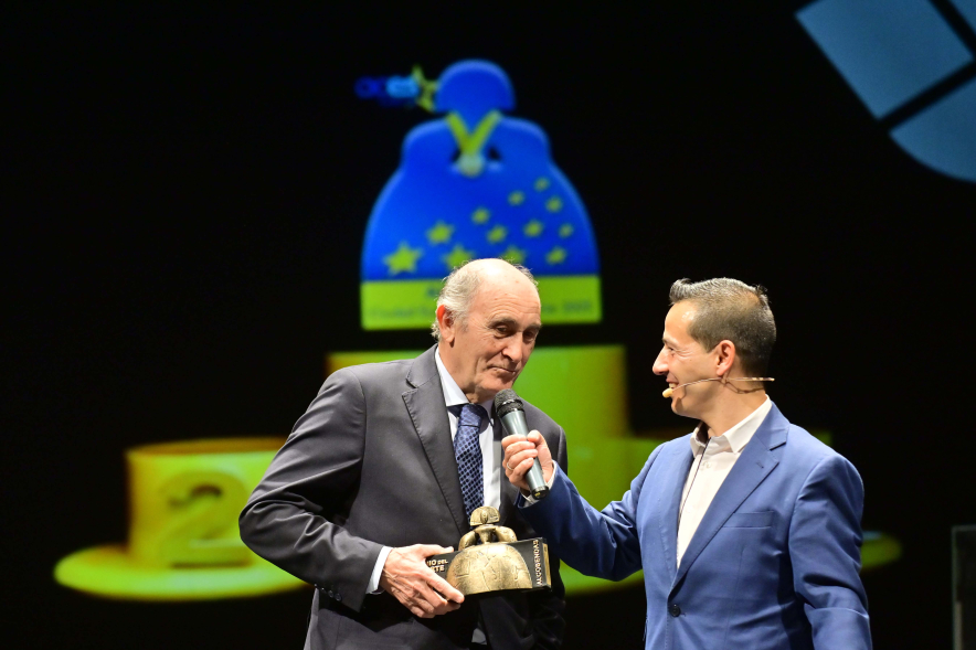 Gala del Deporte 2024, presentador entrevistando a premiado