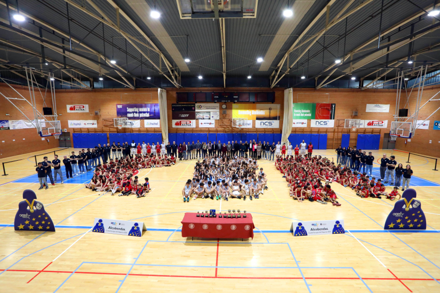 Presentación equipos Club Baloncesto Alcobendas, posado