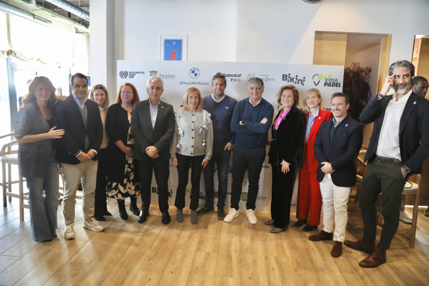 Presentación de La Vida Pádel Business Hub, fotografía de familia