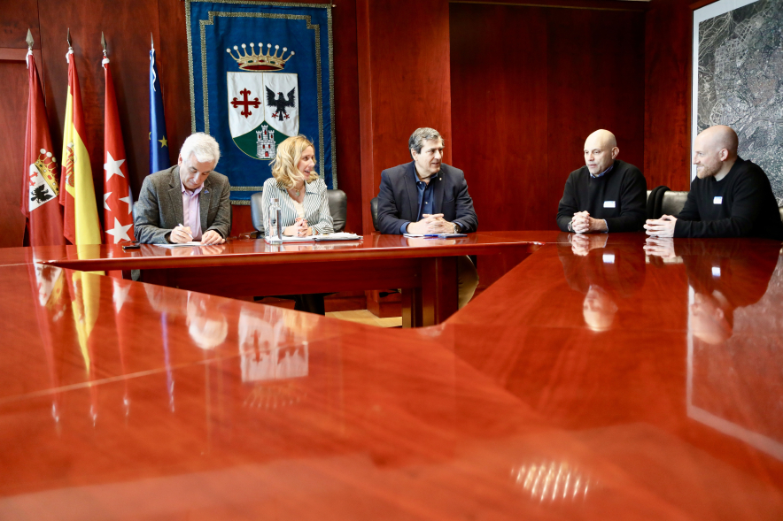 Firma de acuerdo Juegos Macabeos, mesa de firma