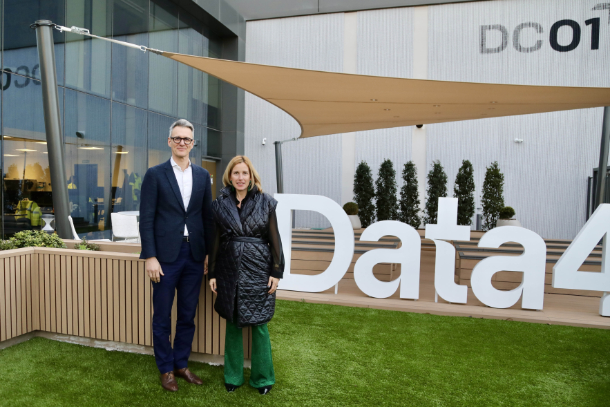 Visita a la empresa DATA4, posado