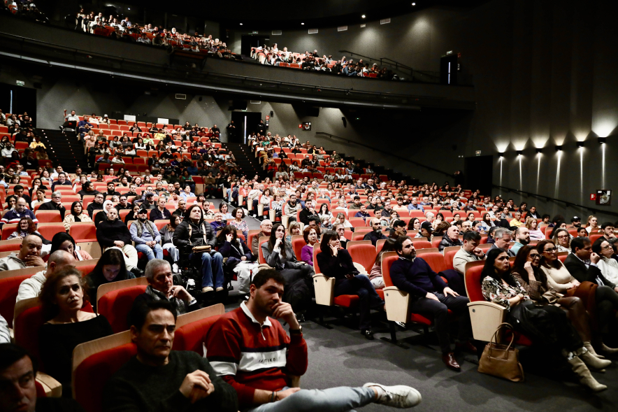 Sorteo de viviendas públicas, vista interior del teatro 