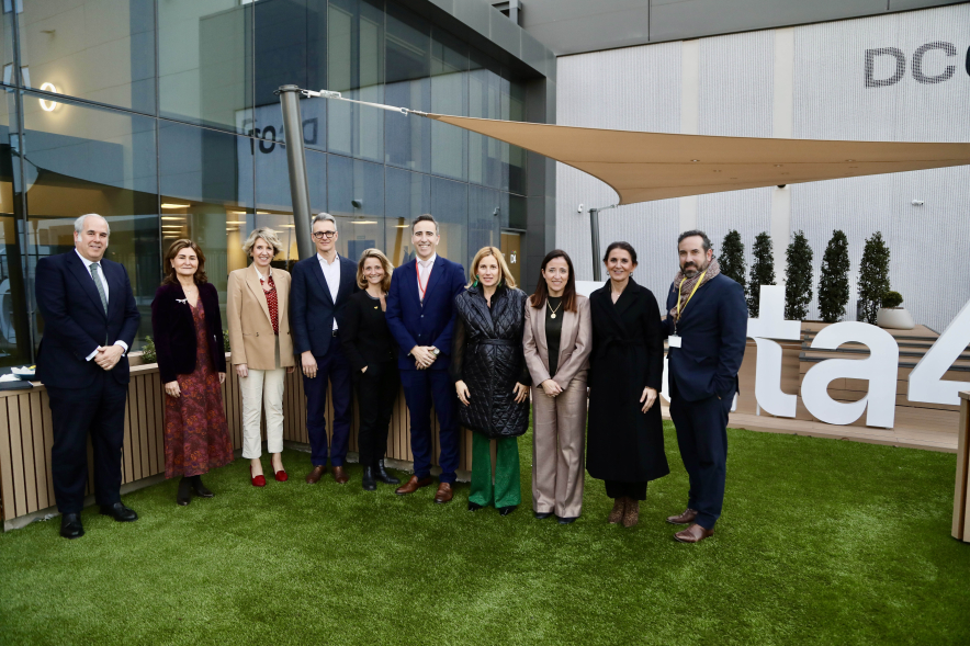 Visita a la empresa DATA4, foto familia