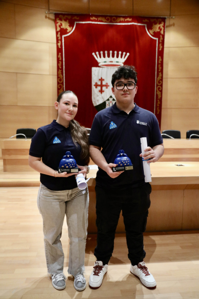 Entrega de becas a los deportistas de Alcobendas, posado deportistas becados