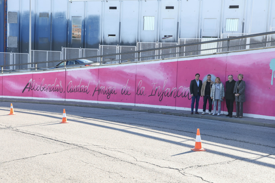 Inauguración mural de la infancia, fotografía de familia