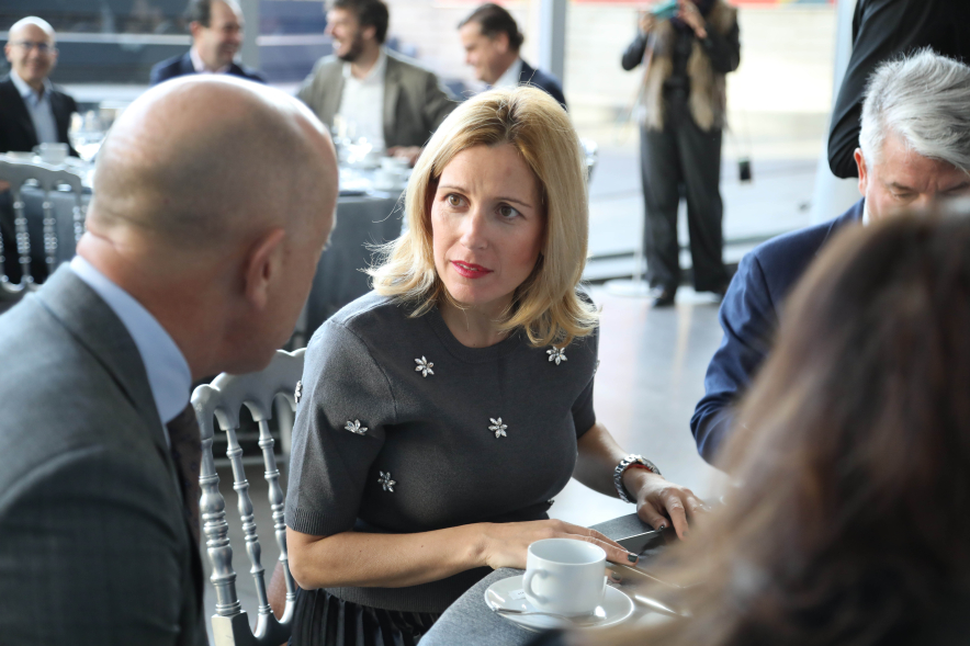III Encuentro empresarial, primer plano alcaldesa